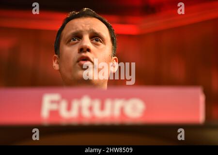 Glasgow, Schottland, Großbritannien. 4. März 2022. IM BILD: Anas Sarwar MSP Rede des schottischen Labour-Parteiführers am ersten Tag der Nationalen Frühlingsparteikonferenz. Quelle: Colin Fisher/Alamy Live News Stockfoto