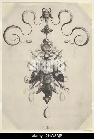 Kunst inspiriert von vertikaler Tafel mit Design für einen Anhänger, von Omnis generis Instrumenta Bellica, ca. 1600, Gravieren, Blatt: 4 9/16 × 3 3/16 Zoll (11,6 × 8,1 cm), Paul Birckenhultz (1561–1639), Ornamentdesign für einen Anhänger mit Trophäen in der Mitte, aufgehängt an einer Maske mit Widder, Classic Works modernisiert von Artotop mit einem Schuss Moderne. Formen, Farbe und Wert, auffällige visuelle Wirkung auf Kunst. Emotionen durch Freiheit von Kunstwerken auf zeitgemäße Weise. Eine zeitlose Botschaft, die eine wild kreative neue Richtung verfolgt. Künstler, die sich dem digitalen Medium zuwenden und die Artotop NFT erschaffen Stockfoto