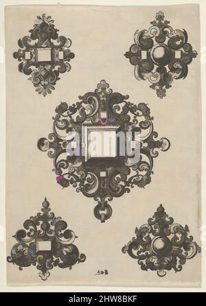 Kunst inspiriert von vertikaler Tafel mit Entwürfen für fünf Spiegel, 1580–1600, Gravur, Blatt: 4 9/16 × 3 1/4 Zoll (11,6 × 8,2 cm), Abraham de Bruyn zugeschrieben (Flämisch, Antwerpen 1540–1587 Köln (?)), Ornamentdesign für Schmuck, mit großem Motiv mit quadratischem Spiegel in der Mitte und vier, von Artotop modernisierte Klassiker mit einem Schuss Moderne. Formen, Farbe und Wert, auffällige visuelle Wirkung auf Kunst. Emotionen durch Freiheit von Kunstwerken auf zeitgemäße Weise. Eine zeitlose Botschaft, die eine wild kreative neue Richtung verfolgt. Künstler, die sich dem digitalen Medium zuwenden und die Artotop NFT erschaffen Stockfoto