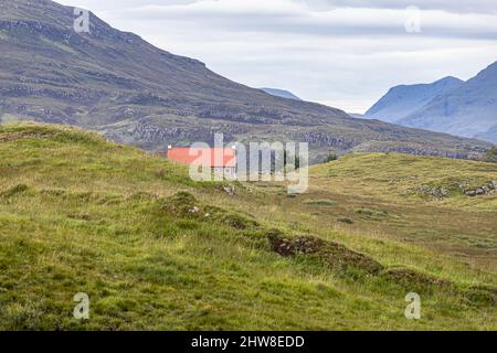 Eine abgelegene Croft nördlich von Portree auf der Isle of Skye, Highland, Schottland, Großbritannien. Stockfoto