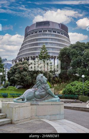 Wellington, Neuseeland. Das Bürogebäude des Premierministers, „The Beehive“. Stockfoto