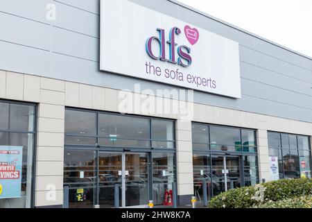 Die Ladenfront der DFS-Möbel im Merry Hill Center in der Nähe von Brierley Hill. Ein beliebter Einzelhändler für Möbel und Einrichtungsgegenstände Stockfoto