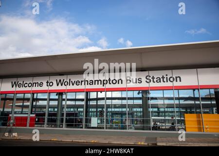 Die Außenseite des Busbahnhofs Wolverhampton wurde für lokale Fahrten innerhalb der West Midlands auf der St. George's Parade in Wolverhampton City genutzt Stockfoto