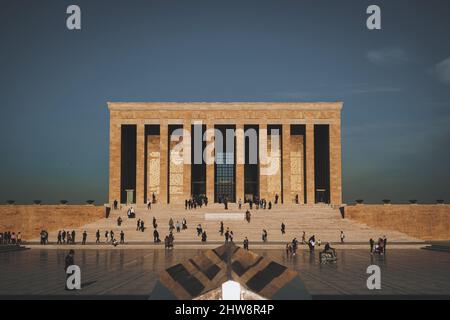 Ankara, Türkei - 09. November 2021: Anitkabir und Mausoleum von Ismet Inonu. Redaktionelle Aufnahme in Ankara. Stockfoto