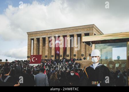 Ankara, Türkei - 10. November 2021: Anitkabir und Zeremonie des Atatürk-Gedenktages am 10. november. Redaktionelle Aufnahme in Ankara. Stockfoto