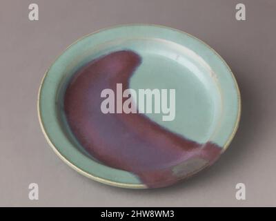 Art Inspired by Plate, jun Ware, 12.–13. Century, Chinese, Steinzeug mit aufgespritzter blauer Glasur, Durchmesser: 7 Zoll (17,7cm), Keramik, Chinesisch, Jin/Yuan-Dynastie, Klassisches Werk, das von Artotop mit einem Schuss Moderne modernisiert wurde. Formen, Farbe und Wert, auffällige visuelle Wirkung auf Kunst. Emotionen durch Freiheit von Kunstwerken auf zeitgemäße Weise. Eine zeitlose Botschaft, die eine wild kreative neue Richtung verfolgt. Künstler, die sich dem digitalen Medium zuwenden und die Artotop NFT erschaffen Stockfoto