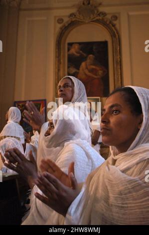 Rom, Italien 09/03/2022: Christlich-orthodoxe Verehrung der äthiopischen Gemeinde. ©Andrea Sabbadini Stockfoto