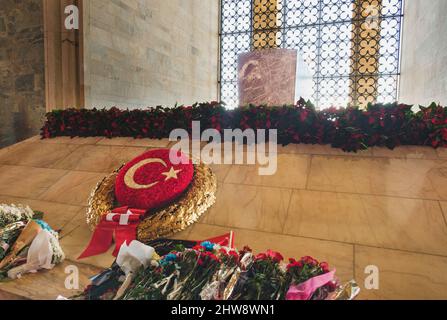 Ankara, Türkei - 10. November 2021: Atatürks Mausoleum und Kranz in Anitkabir. Redaktionelle Aufnahme in Ankara. Stockfoto