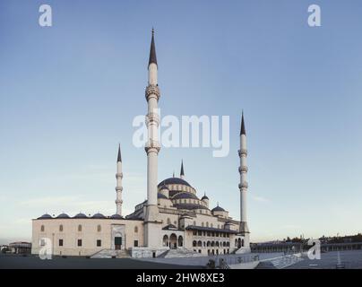 Ankara, Türkei - 9. November 2021: Panoramabild der Kocatepe Moschee in der Türkei von Ankara. Stockfoto