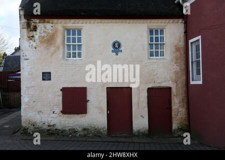 The Bachelors' Club, Sandgate Street, Tarbolton, KA5 5RB.Ayrshire, Schottland, UK .A National Trust for Scotland Museum der Raum im Obergeschoss war der größte in Tarbolton und wurde für eine Reihe von gesellschaftlichen Veranstaltungen genutzt. Es war wahrscheinlich die erste ländliche Debattiergesellschaft in Schottland und der Prototyp für viele Burns Clubs auf der ganzen Welt. Stockfoto