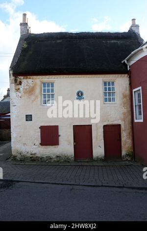 The Bachelors' Club, Sandgate Street, Tarbolton, KA5 5RB.Ayrshire, Schottland, UK .A National Trust for Scotland Museum der Raum im Obergeschoss war der größte in Tarbolton und wurde für eine Reihe von gesellschaftlichen Veranstaltungen genutzt. Es war wahrscheinlich die erste ländliche Debattiergesellschaft in Schottland und der Prototyp für viele Burns Clubs auf der ganzen Welt. Stockfoto