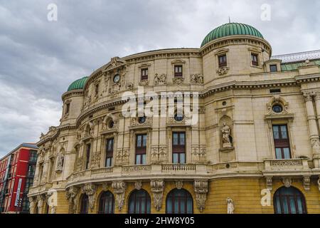 Bilbao, Spanien, 16. Februar 2022. Blick auf das Arriaga-Theater in der Stadt Bilbao in Spanien. Stockfoto