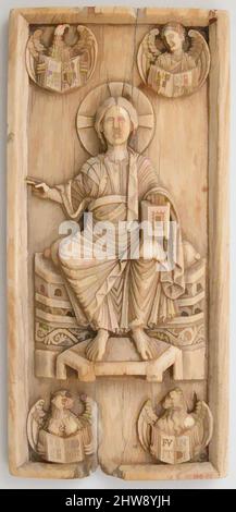 Kunst inspiriert von Buchdeckungsplakette mit Christus in Majestät und den Symbolen der vier Evangelisten, 11. Jahrhundert, Deutsch, Elfenbein, insgesamt: 6 1/4 x 2 15/16 x 1/2 Zoll (15,9 x 7,5 x 1,2 cm), Elfenbein, hier die Symbole der vier Evangelisten – der Adler (Johannes), der Engel (Matthäus, Klassisches Werk, das von Artotop mit einem Schuss Moderne modernisiert wurde. Formen, Farbe und Wert, auffällige visuelle Wirkung auf Kunst. Emotionen durch Freiheit von Kunstwerken auf zeitgemäße Weise. Eine zeitlose Botschaft, die eine wild kreative neue Richtung verfolgt. Künstler, die sich dem digitalen Medium zuwenden und die Artotop NFT erschaffen Stockfoto