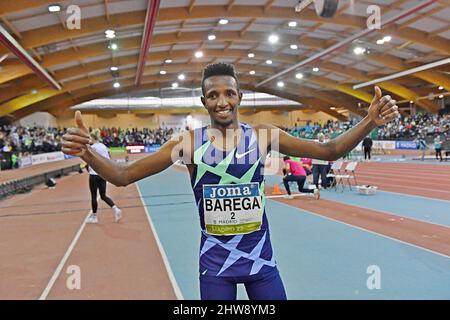 Selemon Barega (ETH) feiert nach dem Gewinn des 3.000m in 7:34,03 während des Treffens der Villa de Madrid in der CDM Gallur Arena, Dienstag, 2. März 2022 Stockfoto