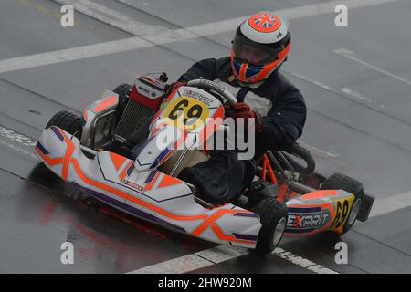 Johnny Herbert ist ein ehemaliger britischer Formel-1-Rennfahrer und aktueller Fernsehkommentator und Experte für Sky Sports F1, siehe hier zurück zu seinen Kart-Wurzeln. Stockfoto