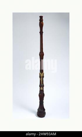 Kunst inspiriert von Tenor Oboe, ca. 1730, Roding, Bayern, Deutschland, Deutsch (Bayerisch), Gebeiztes Birnbaumholz, Messing, Höhe: 32 3/16 Zoll (81,8 cm), Aerophon-Reed vibriert-doppeltes Reed, Johann Wolfgang Köningsperger (deutsch (bayerisch), aktiv Roding 1725–1752), This Tenor Oboe, oder taile de, Classic Works modernisiert von Artotop mit einem Schuss Moderne. Formen, Farbe und Wert, auffällige visuelle Wirkung auf Kunst. Emotionen durch Freiheit von Kunstwerken auf zeitgemäße Weise. Eine zeitlose Botschaft, die eine wild kreative neue Richtung verfolgt. Künstler, die sich dem digitalen Medium zuwenden und die Artotop NFT erschaffen Stockfoto