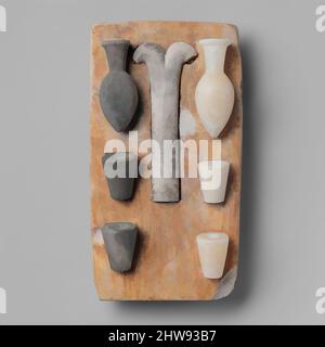 Kunst inspiriert vom Modell der 'Öffnung des Mundes'-Ritualausrüstung, Altes Königreich, Dynastie 5–6, ca. 2465–2150 v. Chr., aus Ägypten, Tablett: Kalkstein; Gefäße: Travertin (ägyptischer Alabaster), Grauwacke, Tablett: L. 22 cm (8 11/16 in); W. 12 cm (4. 3/4 in); h. 3,2 cm (1 1/4 in), die kleinen, klassischen Werke, die von Artotop mit einem Schuss Moderne modernisiert wurden. Formen, Farbe und Wert, auffällige visuelle Wirkung auf Kunst. Emotionen durch Freiheit von Kunstwerken auf zeitgemäße Weise. Eine zeitlose Botschaft, die eine wild kreative neue Richtung verfolgt. Künstler, die sich dem digitalen Medium zuwenden und die Artotop NFT erschaffen Stockfoto