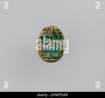 Kunst inspiriert von Scarab mit den Prenomen von Ramses II eingeschrieben und zeigt den König in seinem Wagen trampeln einen Feind, New Kingdom, Ramesside, Dynastie 19, ca. 1279–1213 v. Chr., aus Ägypten, Steatit, blaue Glasur, L. 2,5 cm (1 in), auf der Basis ist Ramesses II auf einem Wagen zu sehen, Classic Works modernisiert von Artotop mit einem Schuss Moderne. Formen, Farbe und Wert, auffällige visuelle Wirkung auf Kunst. Emotionen durch Freiheit von Kunstwerken auf zeitgemäße Weise. Eine zeitlose Botschaft, die eine wild kreative neue Richtung verfolgt. Künstler, die sich dem digitalen Medium zuwenden und die Artotop NFT erschaffen Stockfoto