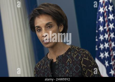 Washington DC, USA. 04. März 2022. Cecilia Rouse, Vorsitzende des Rates der Wirtschaftsberater, nimmt an einem Briefing im Weißen Haus in Washington, DC, am 4. März 2022 Teil. Foto von Chris Kleponis/UPI Kredit: UPI/Alamy Live News Stockfoto