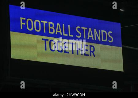 Sheffield, Großbritannien. 04. März 2022. Ein Fußball steht zusammen Zeichen in Sheffield, Vereinigtes Königreich am 3/4/2022. (Foto von Mark Cosgrove/News Images/Sipa USA) Quelle: SIPA USA/Alamy Live News Stockfoto