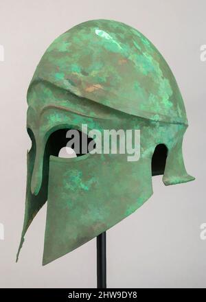Kunst inspiriert von Helm des korinthischen Typs und Paar Greaves, Anfang 5. Jahrhundert v. Chr., Griechisch, Bronze, Helm: H. 12 1/16 Zoll (30,6 cm); B: 7 1/4 Zoll (18,5 cm); D. 10 13/16 Zoll (27,4 cm); Gewicht 2 lb. 0,85 oz. (931 g); Rechte Greve: H. 15 3/8 Zoll (39,1 cm); B: 4 15/16 Zoll (12,5 cm); D, Classic Works modernisiert von Artotop mit einem Schuss Moderne. Formen, Farbe und Wert, auffällige visuelle Wirkung auf Kunst. Emotionen durch Freiheit von Kunstwerken auf zeitgemäße Weise. Eine zeitlose Botschaft, die eine wild kreative neue Richtung verfolgt. Künstler, die sich dem digitalen Medium zuwenden und die Artotop NFT erschaffen Stockfoto