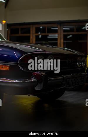 Makellos restaurierter Triumph Stag in der Garage von Oakmere Motors Ltd. In Prestbury, Kishire. Stockfoto