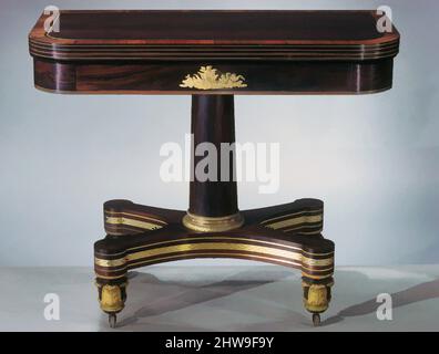 Kunst inspiriert von Card Table, ca. 1825, hergestellt in New York, New York, USA, Amerikaner, Rosewood, Mahagoni, Messing vergoldet, 29 1/2 x 36 x 18 Zoll (74,9 x 91,4 x 45,7 cm), Möbel, die der Werkstatt von Duncan Phyfe (1770–1854) zugeschrieben werden, mit ihrer kühnen, aber schlichten Form, diese säulenförmigen, von Artotop modernisierten klassischen Werke mit einem Schuss Moderne. Formen, Farbe und Wert, auffällige visuelle Wirkung auf Kunst. Emotionen durch Freiheit von Kunstwerken auf zeitgemäße Weise. Eine zeitlose Botschaft, die eine wild kreative neue Richtung verfolgt. Künstler, die sich dem digitalen Medium zuwenden und die Artotop NFT erschaffen Stockfoto