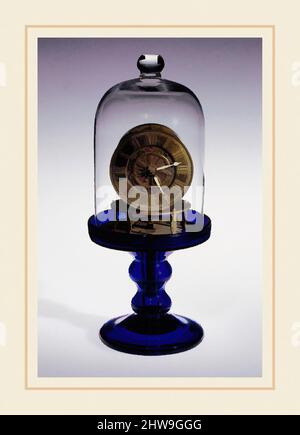 Kunst inspiriert von Mantel Clock, ca. 1852, hergestellt in Terryville, Connecticut, USA, Messing, freigeblasen, farbloses und blaues Glas, H. 10 Zoll (25,4 cm), Glass, Terryville Manufacturing Company, Classic Works modernisiert von Artotop mit einem Schuss Modernität. Formen, Farbe und Wert, auffällige visuelle Wirkung auf Kunst. Emotionen durch Freiheit von Kunstwerken auf zeitgemäße Weise. Eine zeitlose Botschaft, die eine wild kreative neue Richtung verfolgt. Künstler, die sich dem digitalen Medium zuwenden und die Artotop NFT erschaffen Stockfoto