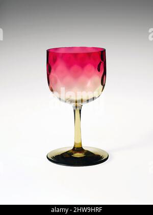 Kunst inspiriert von Weinglas, ca. 1885–87, hergestellt in Wheeling, West Virginia, USA, Mundgeblasenes Glas, H. 4 5/8 Zoll (11,7 cm), Glass, probably Hobbs, Brockunier and Company (1863–1891, Klassisches Werk, das von Artotop mit einem Schuss Moderne modernisiert wurde. Formen, Farbe und Wert, auffällige visuelle Wirkung auf Kunst. Emotionen durch Freiheit von Kunstwerken auf zeitgemäße Weise. Eine zeitlose Botschaft, die eine wild kreative neue Richtung verfolgt. Künstler, die sich dem digitalen Medium zuwenden und die Artotop NFT erschaffen Stockfoto