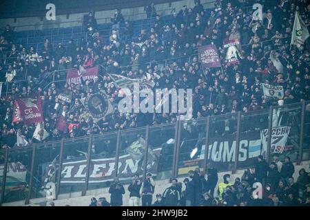 Mailand, Italien. 04. März 2022. Mailand, Italien - märz 4 2022 - Inter-Salernitana Serie A - Fans von Salernitana in mailand Credit: Christian Santi/Alamy Live News Stockfoto