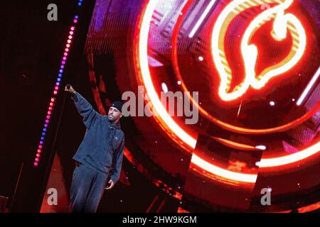 Orlando, Usa. 03. März 2022. Nicky Jam, der mit dem Latin Grammy ausgezeichnete Sänger, tritt während seiner Infinity Tour im Amway Center in Orlando auf der Bühne auf. Kredit: SOPA Images Limited/Alamy Live Nachrichten Stockfoto