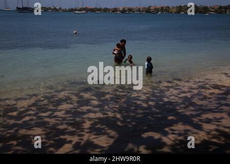 Prickly Bay Grenada L'anse Aux Epines Beach Lokale Familie Stockfoto