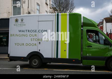 London, Großbritannien. 3. März 2022. Ein Waitrose-Lieferwagen, gesehen in London. (Bild: © Dinendra Haria/SOPA Images via ZUMA Press Wire) Stockfoto