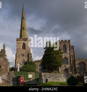 St. Mary's Anglican Church Astbury in der Nähe von Congleton mit separatem Turm und Hauptgebäude in Chesthire England Stockfoto