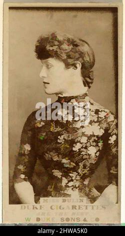 Kunst inspiriert von Zeichnungen und Druckgrafiken, Fotografie, Miss Dulin, aus der Schauspielerserie von Duke Sons & Co, Classic Works modernisiert von Artotop mit einem Schuss Moderne. Formen, Farbe und Wert, auffällige visuelle Wirkung auf Kunst. Emotionen durch Freiheit von Kunstwerken auf zeitgemäße Weise. Eine zeitlose Botschaft, die eine wild kreative neue Richtung verfolgt. Künstler, die sich dem digitalen Medium zuwenden und die Artotop NFT erschaffen Stockfoto