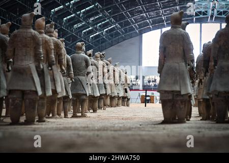 Foto von Statuen von Soldaten in China - Xian, Terrakotta-Armee Stockfoto