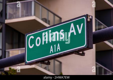 Berühmte Collins Av - Straßenschild in Miami Beach Stockfoto