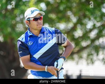 Orlando, FL, USA. 4. März 2022. Hideki Matsuyama aus Japan auf dem 1. Abschlag während der 2. Runde Golf Aktion des Arnold Palmer Invitational präsentiert von Mastercard im Arnold Palmer's Bay Hill Club & Lodge in Orlando, FL. Romeo T Guzman/CSM/Alamy Live News Stockfoto