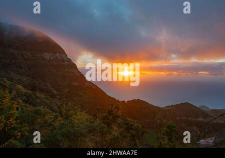 Sonnenuntergang an der Küste von La Gomera, Kanarische Inseln, La Gomera Stockfoto