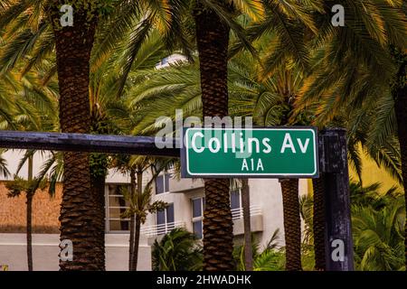 Berühmte Collins Avenue - Straßenschild in Miami Beach Stockfoto