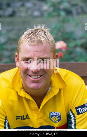 SHANE WARNE, Photo Call des australischen Cricket-Teams, Lords, 010604. Foto: Glyn Kirk/Action Plus.2001.Porträt.Farbstreifen.Schlafanzug Stockfoto