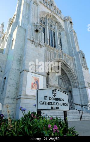 Schild an der St. Dominic's Church in San Francisco, Kalifornien; eine römisch-katholische Gemeinde im westlichen Addition-Viertel; römischer Katholizismus. Stockfoto