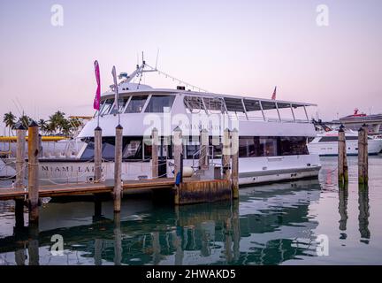 Miami Lady Sightseeing-Schiff in Bayside - MIAMI, FLORIDA - 14. FEBRUAR 2022 Stockfoto