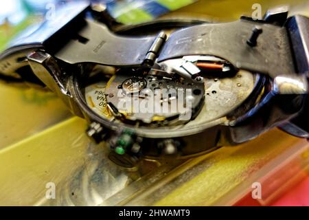 Breitling Super Chronomat 44 Vierjahreskalender Baterie Wechsel. Stockfoto