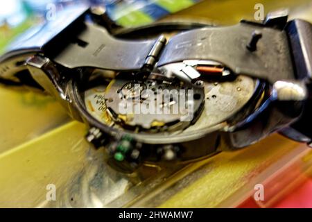 Breitling Super Chronomat 44 Vierjahreskalender Baterie Wechsel. Stockfoto