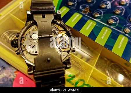 Breitling Super Chronomat 44 Vierjahreskalender Baterie Wechsel. Stockfoto