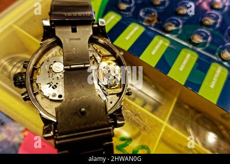Breitling Super Chronomat 44 Vierjahreskalender Baterie Wechsel. Stockfoto