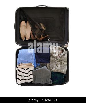 Alles gepackt und bereit für den Weg. Ein Koffer voller Kleidung. Stockfoto