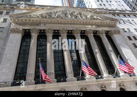 Fassade und Fassade des New Yorker Börsengebäudes. - New York, USA, 2022 Stockfoto