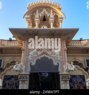 ISKON-Tempel Vrindavan, Indien, Sri Krishna Balaram Mandir ist ein Gaudiya Vaishnava-Tempel in der heiligen Stadt Vrindavan im indischen Bundesstaat Uttar Pradesh Stockfoto